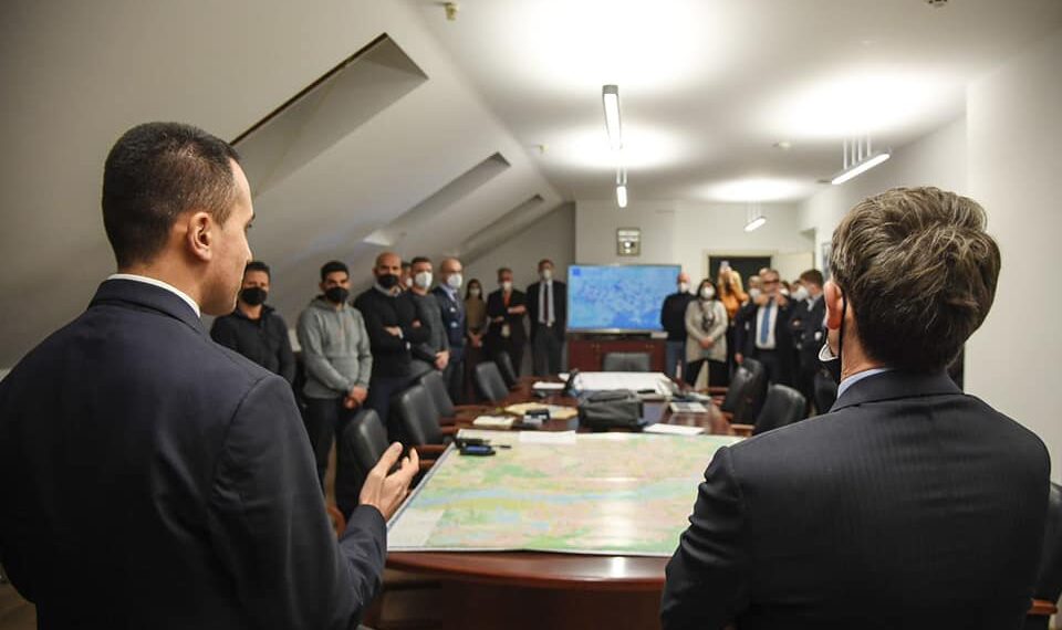 Ucraina, Di Maio: “Diplomazia unica via per la pace. La nostra ambasciata resta aperta”