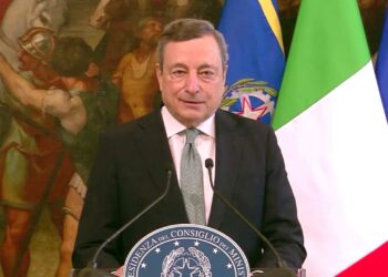 Draghi: «Ambasciata a Kiev resta aperta, in Ucraina 2000 italiani residenti»
