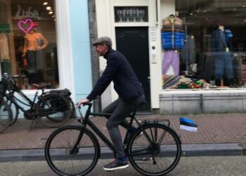 L’ambasciatore estone e la bici diplomatica