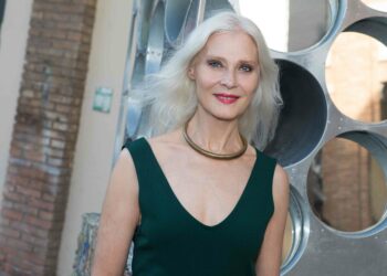 Isabel Russinova presenta a Roma “La Regina delle Rose”. Partecipa Ambasciatore Patashev