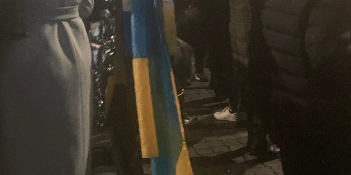 La comunità ucraina manifesta a Roma nei pressi dell’Ambasciata russa