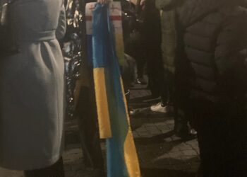 La comunità ucraina manifesta a Roma nei pressi dell’Ambasciata russa