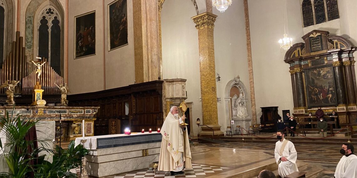 Perugia: Celebrata dal Card. Bassetti la veglia per la pace in Ucraina.