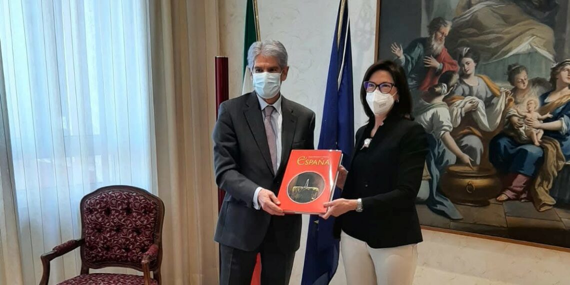 L’Ambasciatore di Spagna Alfonso Dastis in Abruzzo per la mostra su Alfonso X e la Galizia