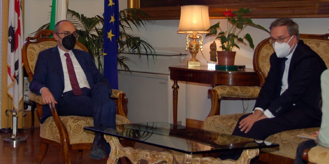 Il sindaco di Cagliari riceve il nuovo ambasciatore britannico in Italia