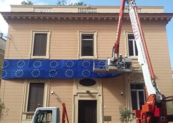 L’iniziativa di EuropaNOW: 150 bandiere attorno all’Ambasciata Ucraina