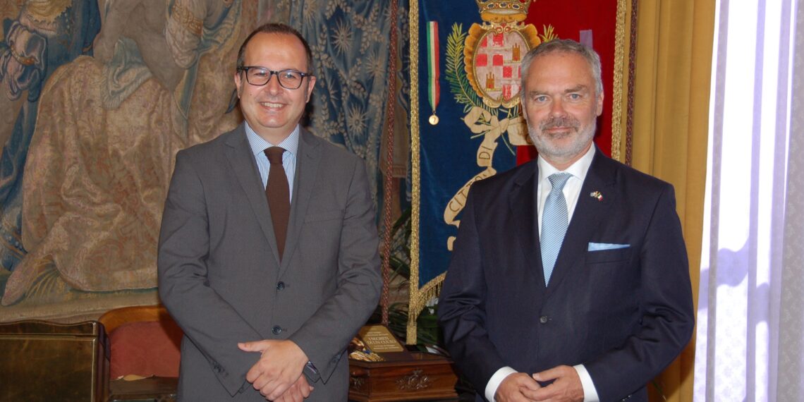 L’Ambasciatore di Svezia Jan Bjorklund accolto in Municipio a Cagliari da Giorgio Angius