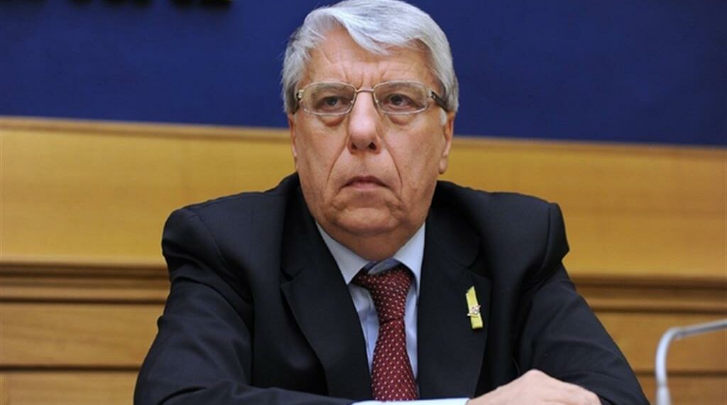 Giovanardi: “Memoria e Diplomazia uniche armi per salvare il futuro dell’Europa. Anche l’Italia avrà il suo francobollo dedicato alla crisi Ucraina”