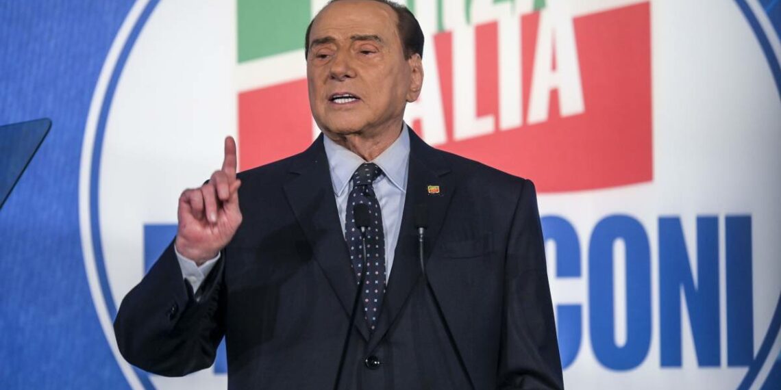 Berlusconi: ‘Mai avuto conversazioni con l’ambasciatore russo’