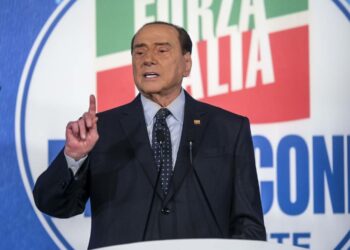 Berlusconi: ‘Mai avuto conversazioni con l’ambasciatore russo’