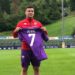 Jovic regala maglia Fiorentina ad Ambasciatore Luca Gori