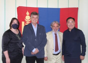 Delegazione dalla Mongolia a Prato per visitare azienda tessile