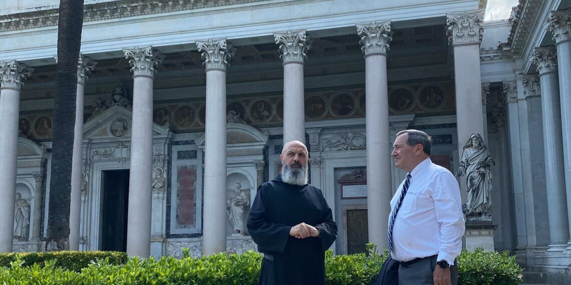 L’Ambasciatore Usa presso la Santa Sede Donnelly visita la Basilicia di San Paolo