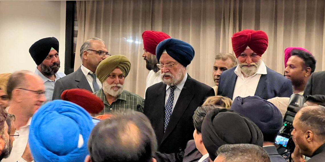 Il Ministro del Petrolio e Gas dell’India Hardeep Singh Puri in visita a Milano