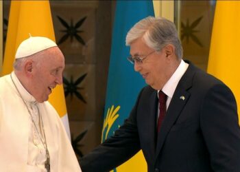 Il Papa è arrivato in Kazakhstan, inizia il viaggio apostolico
