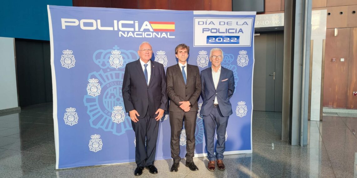 Croce al Merito della Polizia Nazionale delle Canarie al console Carlo De Blasio