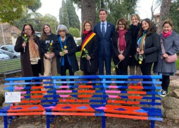 L’Ambasciata dei Paesi Bassi regala due “panchine rosse” ai Comuni di Roma e Milano