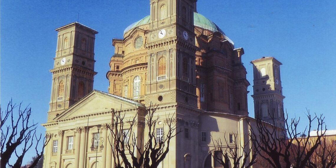 L’Ambasciatrice del Montenegro visita le tombe reali dei Savoia