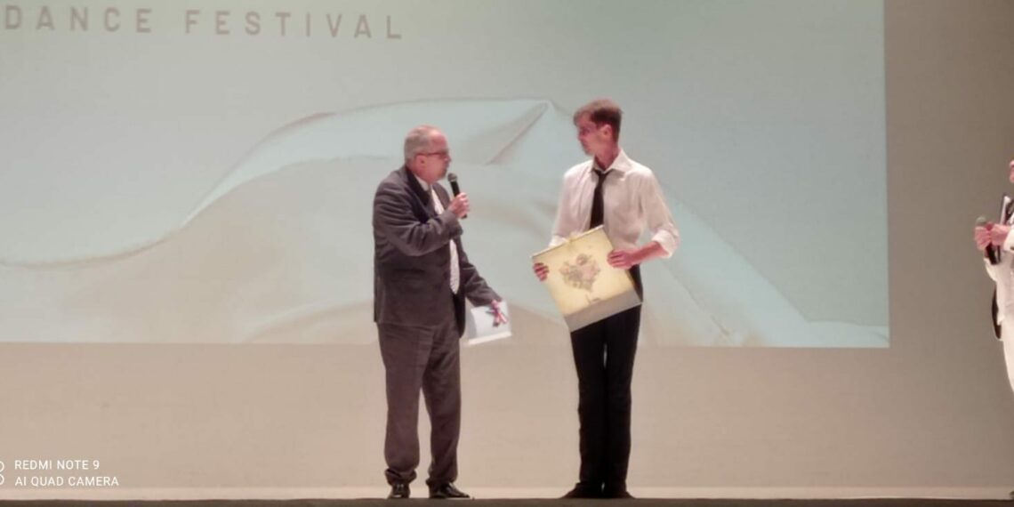 DanzAscoli 2022, Console della Moldova premia ballerino ucraino Savinov