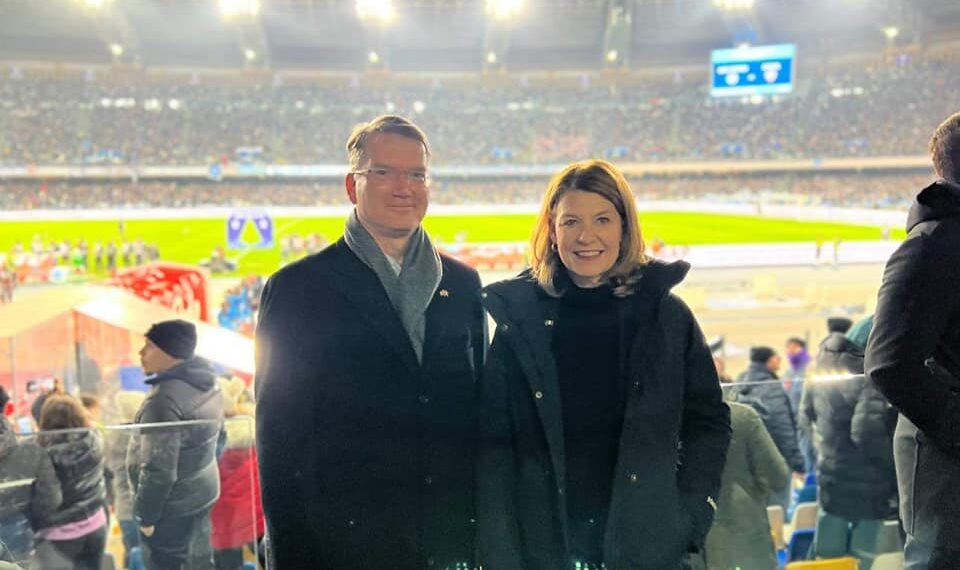 Napoli-Roma, diplomatici americani sugli spalti: “La passione per il calcio è contagiosa”