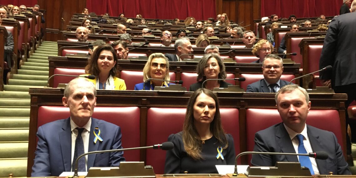 A Montecitorio il concerto evento “Elegia per la Pace”. Numerosi gli Ambasciatori sugli scranni