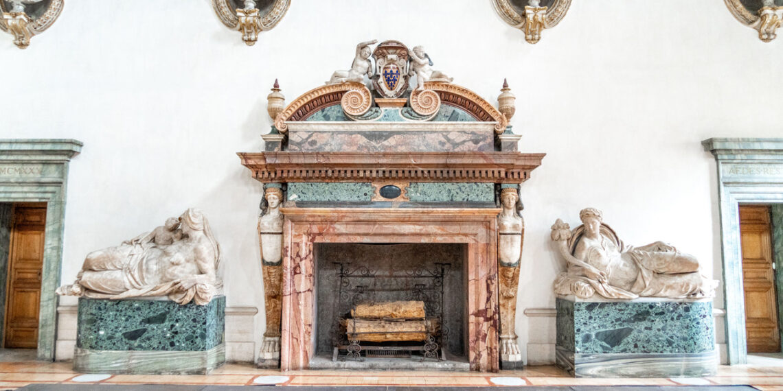 Palazzo Farnese, al via i lavori di restauro del Camino e delle statue del Salone d’Ercole