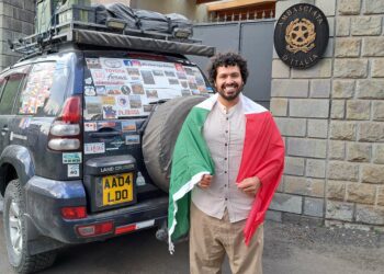 In fuga dal Sudan, la storia di Alveto: “Esperienza bruttissima, siamo finiti a un passo dagli spari. Fortunatamente l’assistenza della rete diplomatica italiana è stata impeccabile”