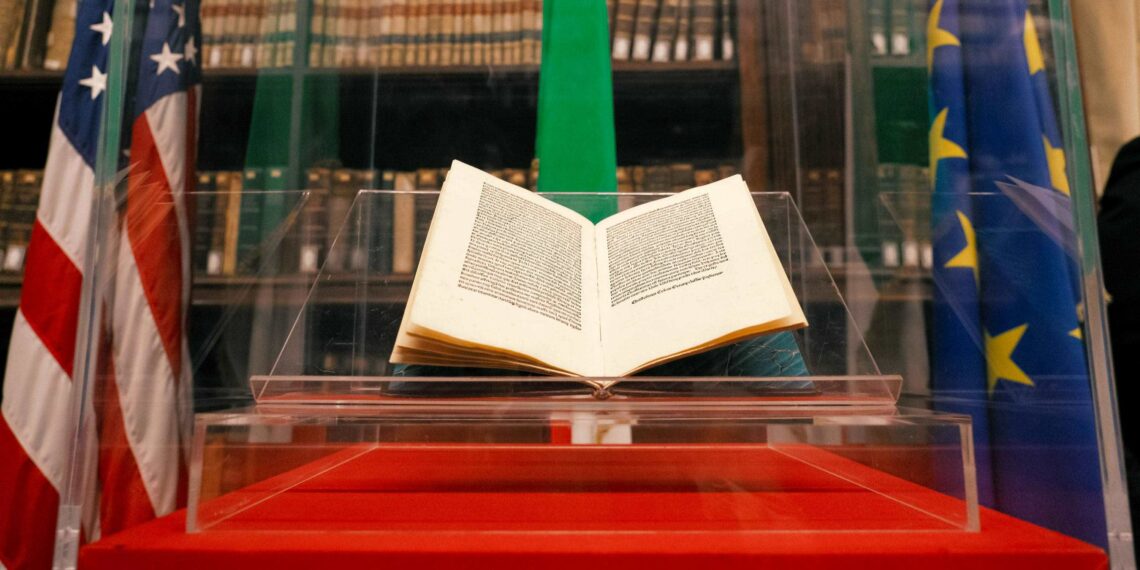 Gli Stati Uniti consegnano ai Carabinieri italiani un incunabolo di Cristoforo Colombo del 1493