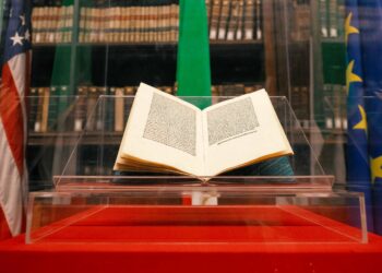 Gli Stati Uniti consegnano ai Carabinieri italiani un incunabolo di Cristoforo Colombo del 1493