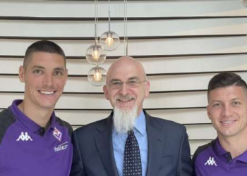 L’Ambasciatore italiano in Serbia Luca Gori fa visita ai giocatori della Fiorentina