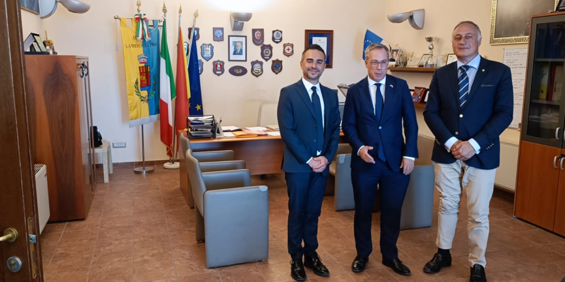 La visita dell’Ambasciatore Britannico a Lampedusa