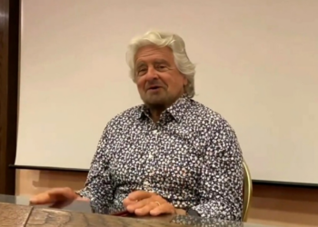 Il videomessaggio in cinese di Beppe Grillo: “Ho chiesto all’ambasciatore di aprire la Via del Basilico”