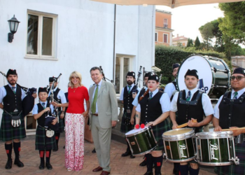 “Il battaglione di San Patrizio” messicano si esibisce a Roma nel cortile dell’Ambasciata irlandese