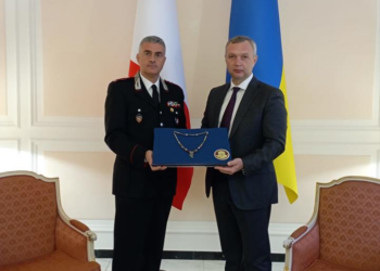 I Carabinieri restituiscono all’Ambasciata Ucraina un prezioso gioiello trafugato