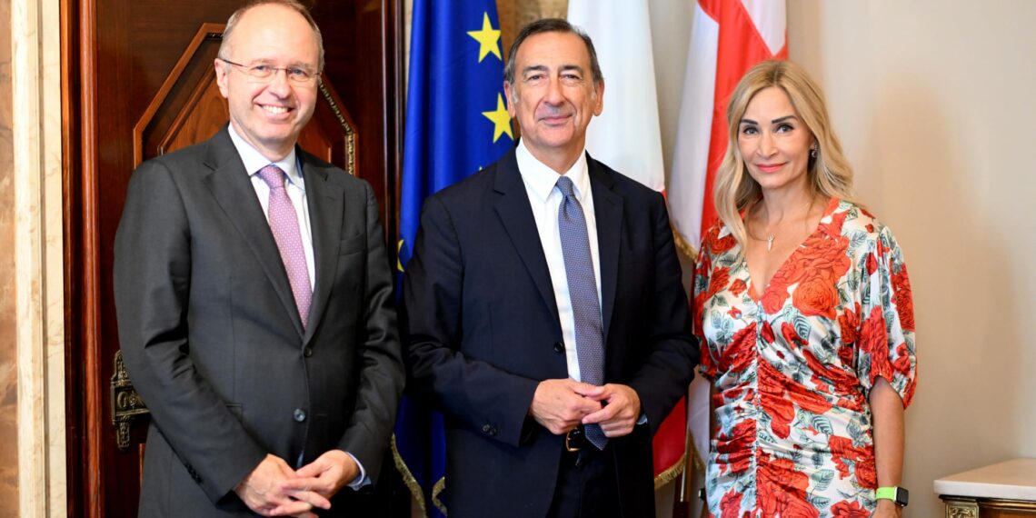 Milano, il Sindaco Giuseppe Sala riceve l’Ambasciatrice svizzera Monika Schmutz Kirgöz