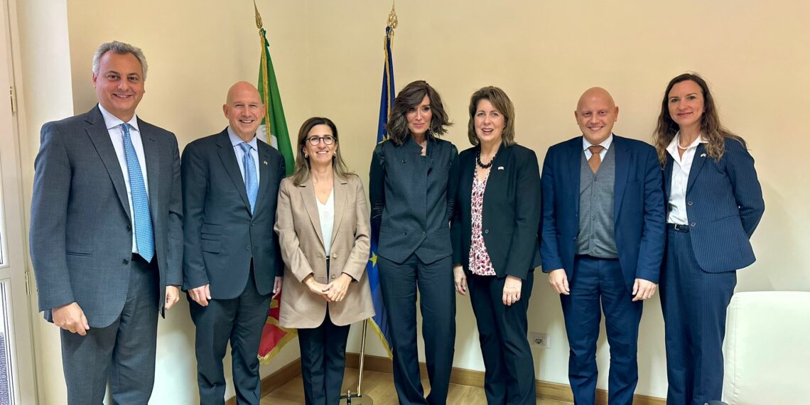 Università e Ricerca, il Ministro Bernini incontra l’Ambasciatore USA Jack Markell