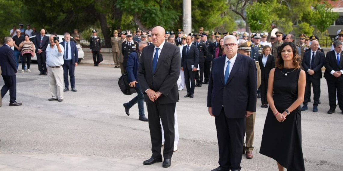 Cefalonia, il Ministro Crosetto rende omaggio ai militari italiani uccisi nel 1943