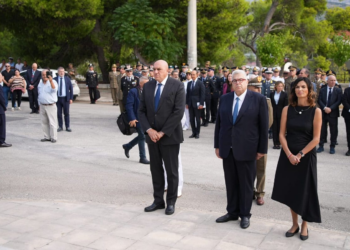 Cefalonia, il Ministro Crosetto rende omaggio ai militari italiani uccisi nel 1943