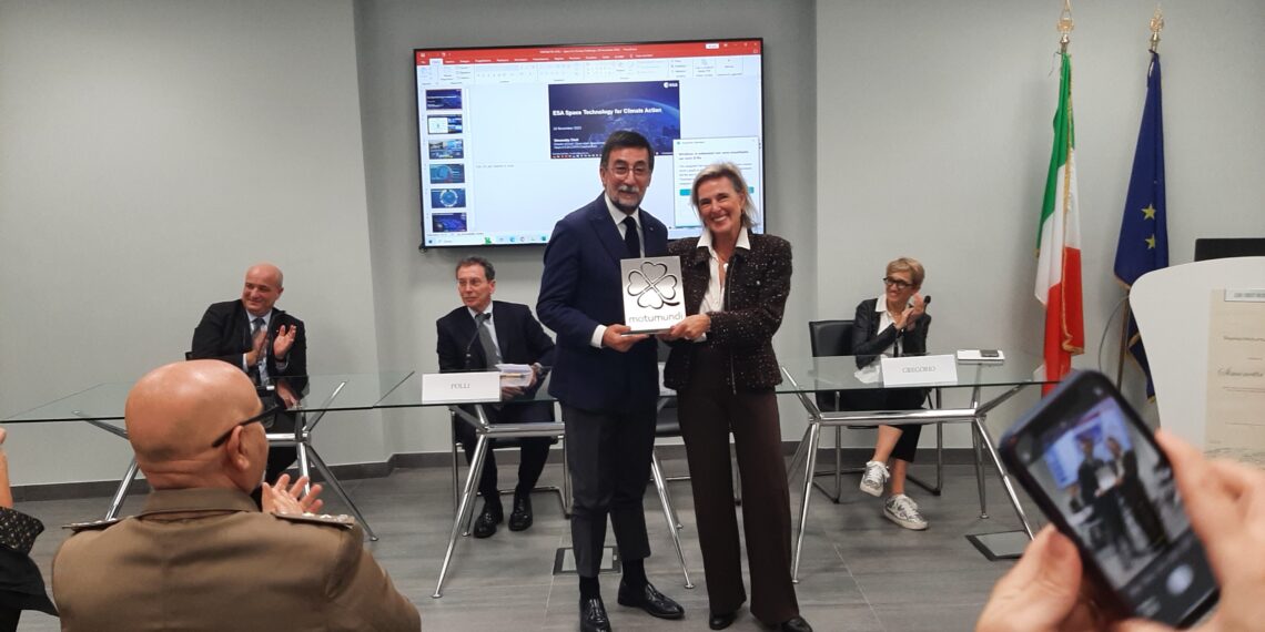 Premio Motumundi 2023 a Simonetta Cheli dell’ESA