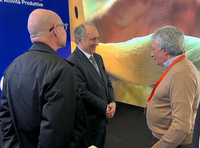 L’Ambasciatore Gian Lorenzo Cornado visita il Salone Svizzero Vacanze