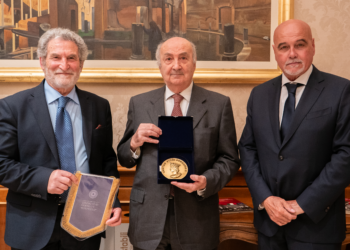 L’Ambasciatore Gaetano Cortese riceve il Sigillo Federiciano