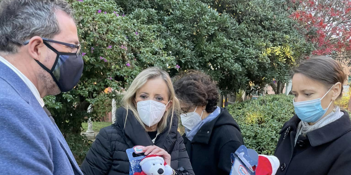 L’Ambasciata Ucraina presso la Santa Sede dona regali di Natale agli ospiti della Piccola Stella di Peter Pan