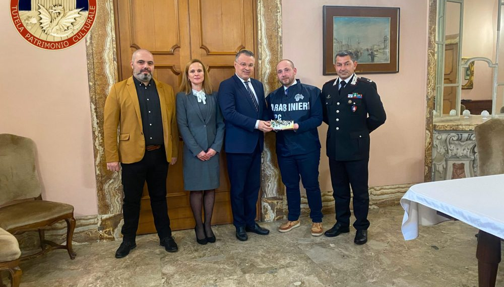 Udine, Carabinieri Tpc restituiscono ad Ambasciate Bulgaria ed Egitto manufatti archeologici sequestrati