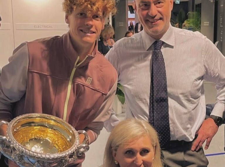 Australian Open, l’Ambasciatore Crudele si congratula con Jannik Sinner per la vittoria