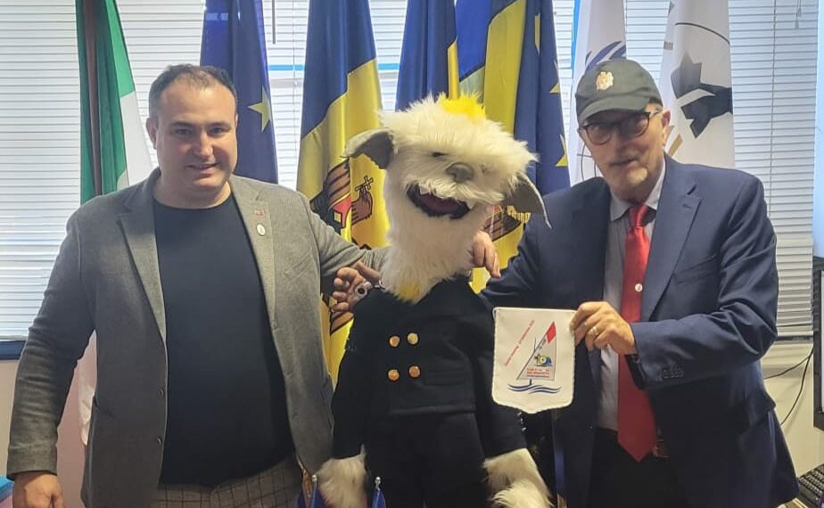 Ascoli Piceno, “Intelligenza Aumentata” intervista il Console della Moldova attraverso il robot Johnny