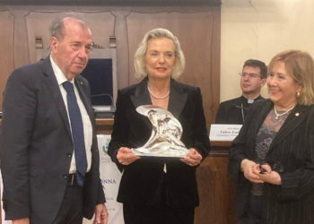 Civitanova Marche, l’Ambasciatore Anna Maria Anders riceve il “Premio Donna” del Lions Club Cluana