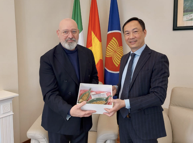 Il Presidente dell’emilia Romagna Bonaccini incontra a Roma l’Ambasciatore del Vietnam Hai Hung Duong