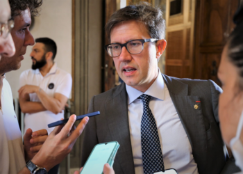 Bottiglie incendiarie contro il consolato Usa a Firenze, Nardella: “Gesto grave”