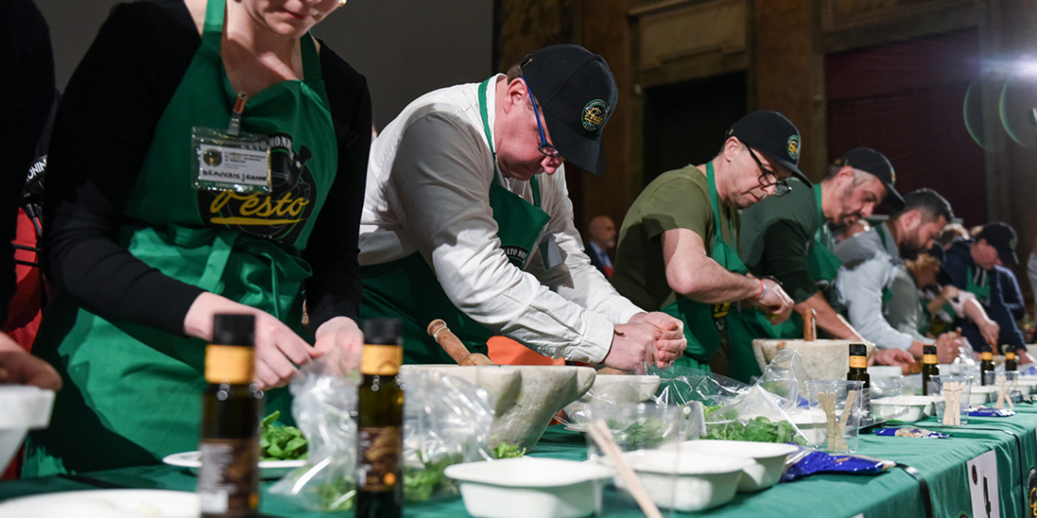 È di Genova il campione del mondo di pesto al mortaio