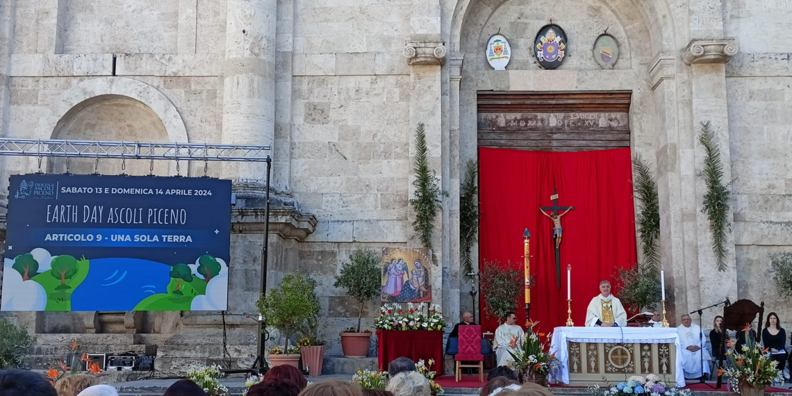 Earth Day Ascoli Piceno, il Console Roberto Galanti porta i saluti della Comunità moldava al Card. Zuppi